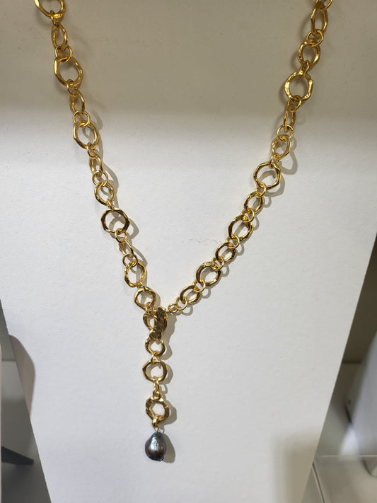 Single Strand Gold Tone Web Brushed Chain with Fresh Water Pearl